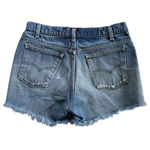 Levi’s Vintage Orange Tab Distressed Raw Hem Mom Jean Shorts 3” inseam